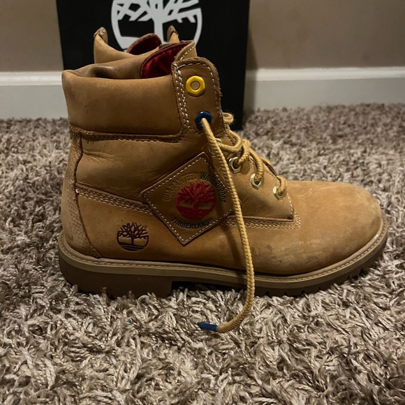 Tan timberland boots barley worn been sitting in my closet
